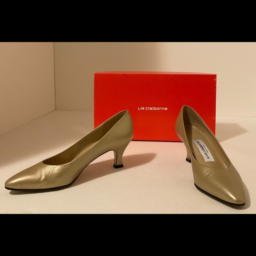 Liz Claiborne nice Gold heels size 6